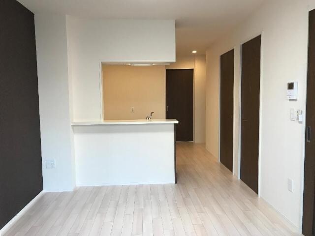 物件内観写真9　(リビング（反転）（イメージ）)