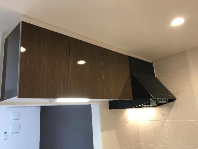 物件内観写真11　(キッチン収納（反転）（イメージ）)