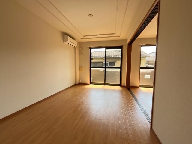 物件内観写真9　(リビング)