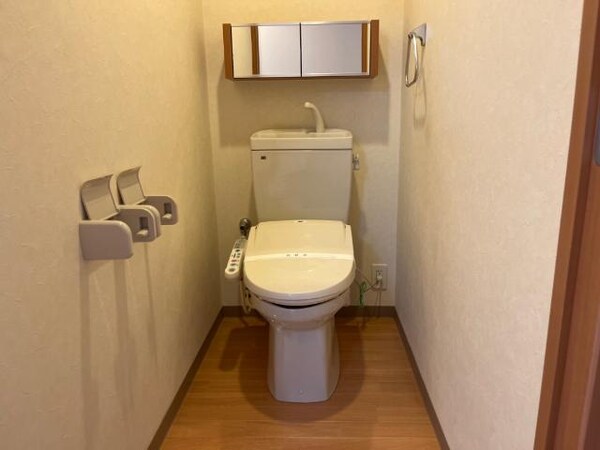 トイレ(シャワー付トイレ)