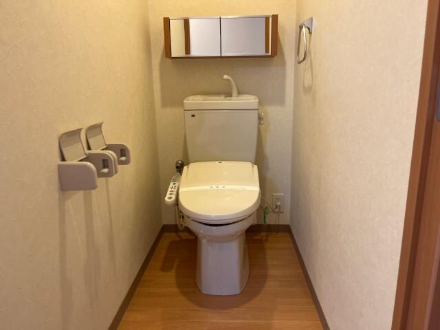 物件内観写真16　(シャワー付トイレ)