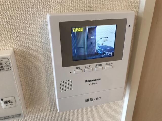 物件内観写真7　(カメラ付インターホン)