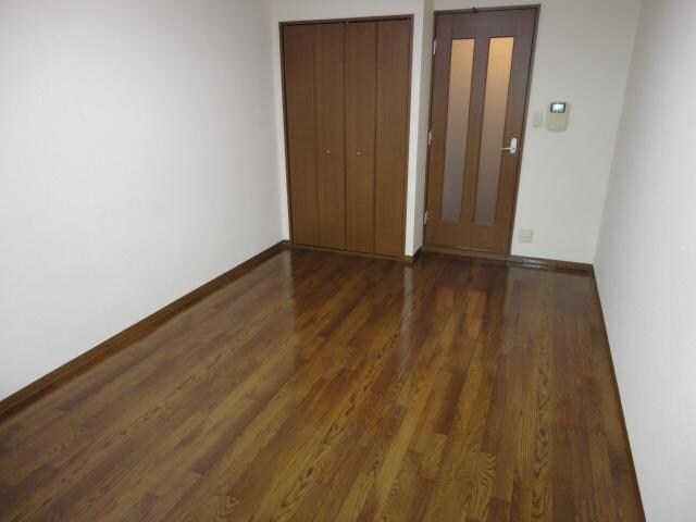 物件内観写真4　(洋室)