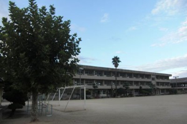 周辺環境(宜山小学校まで130m)