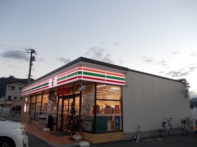 物件外観写真4　(セブンイレブンまで2200m)