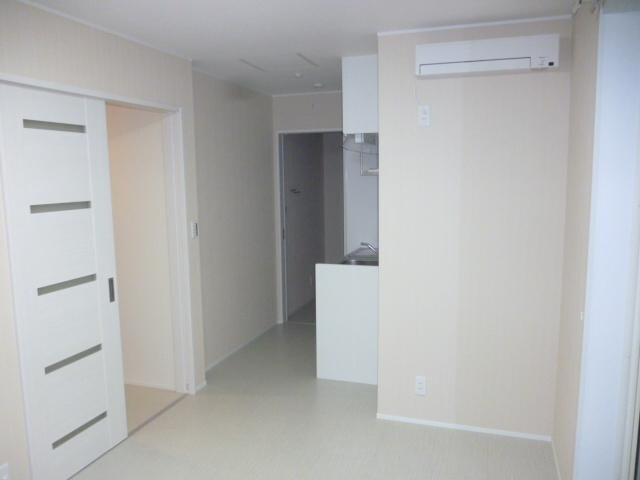 物件内観写真4　(リビング)