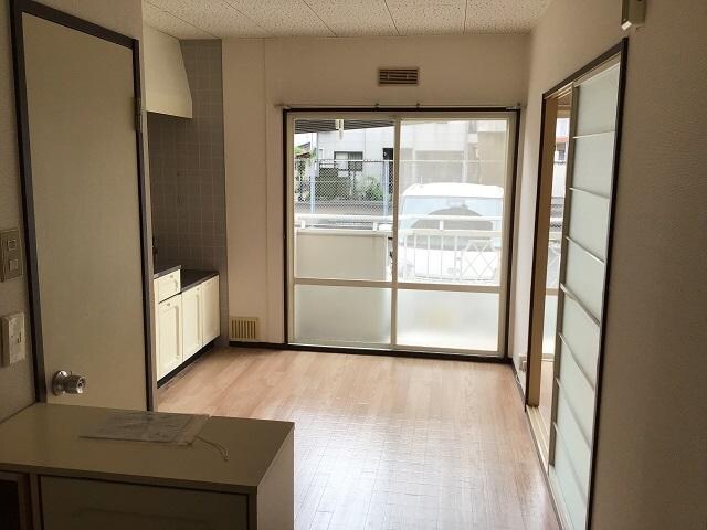 物件内観写真2　(リビング)