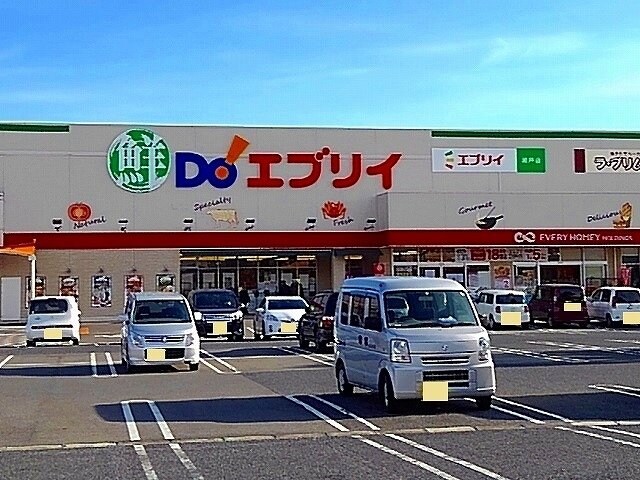 物件外観写真3　(エブリイ瀬戸店まで750m)