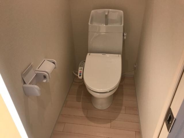 物件内観写真10　(シャワー付トイレ)