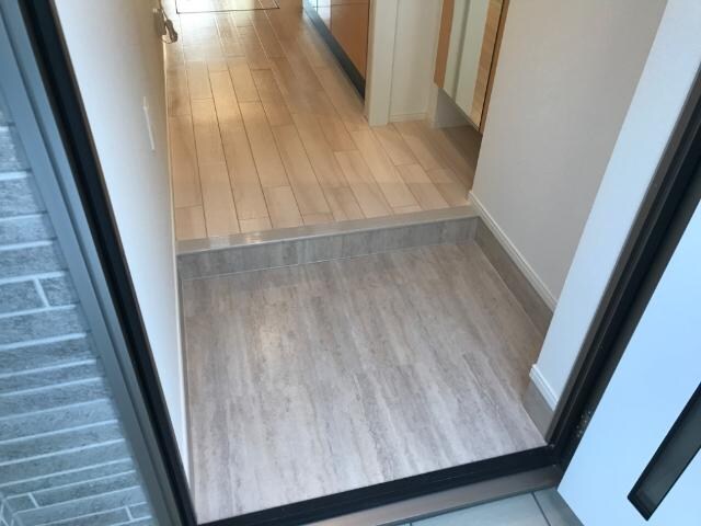 物件内観写真12　(玄関)