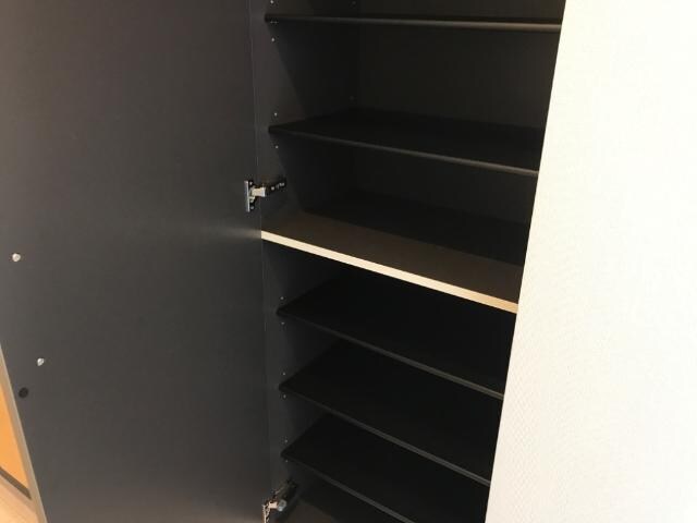物件内観写真13　(下駄箱)