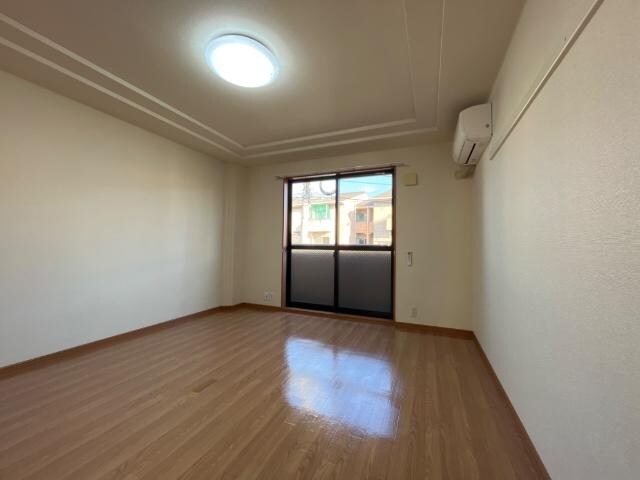 物件内観写真12　(洋室)