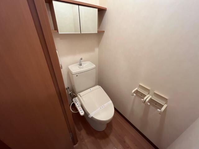 物件内観写真17　(シャワー付トイレ)