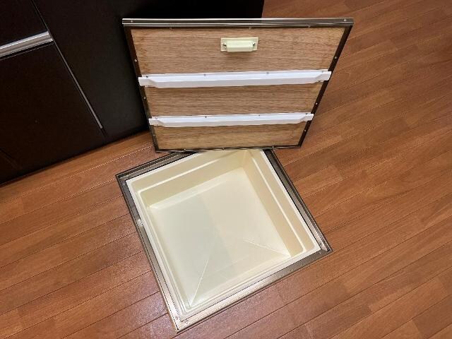 物件内観写真24　(床下収納)