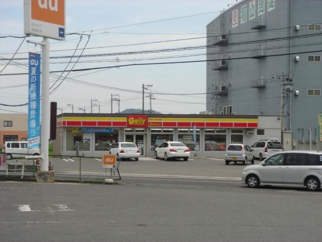 物件外観写真5　(デイリーヤマザキ神辺御領店まで1,217ｍ)