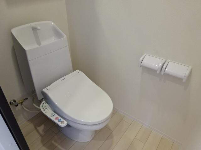 物件内観写真14　(シャワー付トイレ)