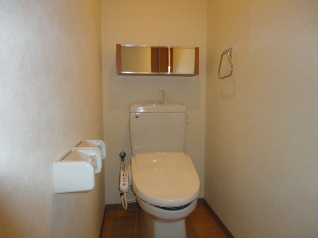 物件内観写真5　(シャワー付トイレ)