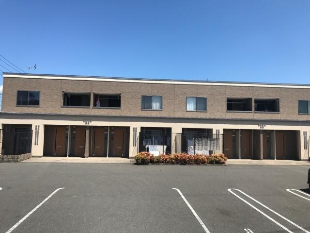 物件外観写真2　(外観写真（昼）)