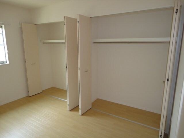 物件内観写真12　(クローゼット)