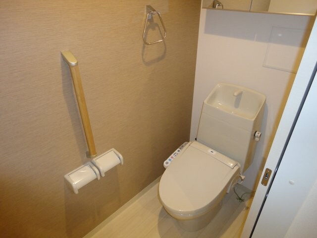 物件内観写真17　(シャワー付トイレ)