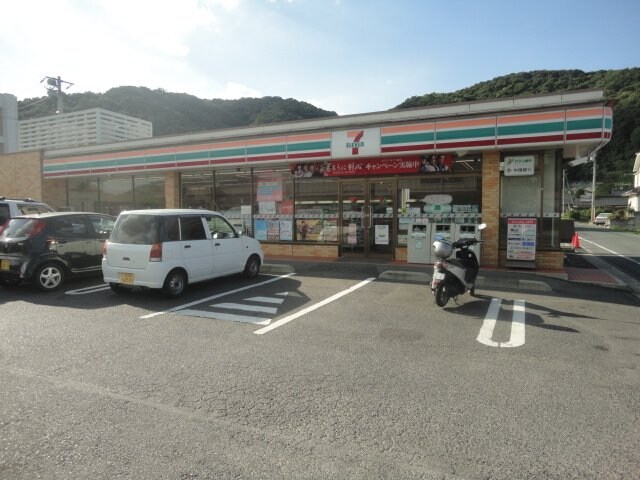 物件外観写真5　(セブンイレブン井原高屋町店（コンビニ）まで441ｍ)