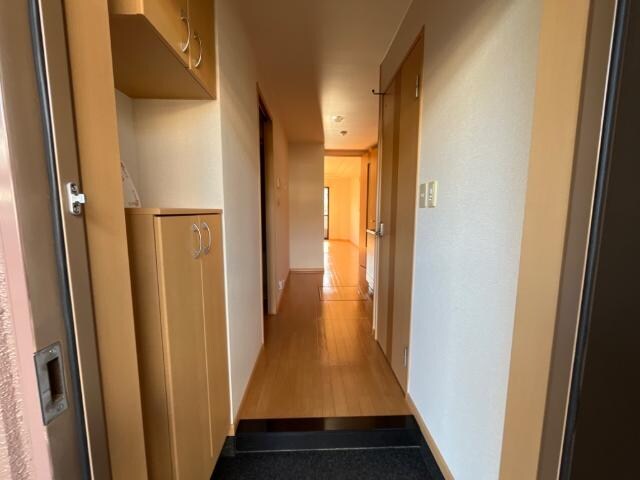 物件内観写真14　(玄関)