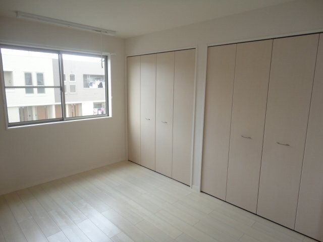 物件内観写真13　(洋室（6.1帖）)