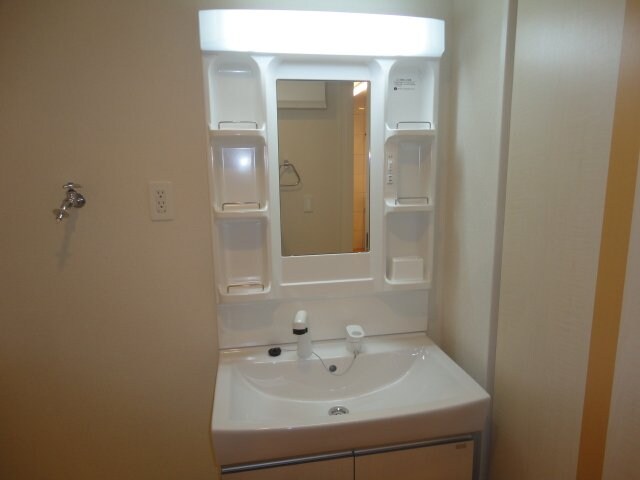 物件内観写真8　(洗髪洗面化粧台)