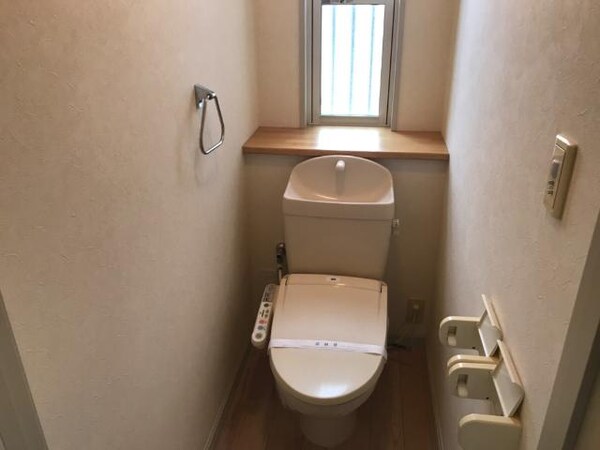 トイレ(シャワー付トイレ)