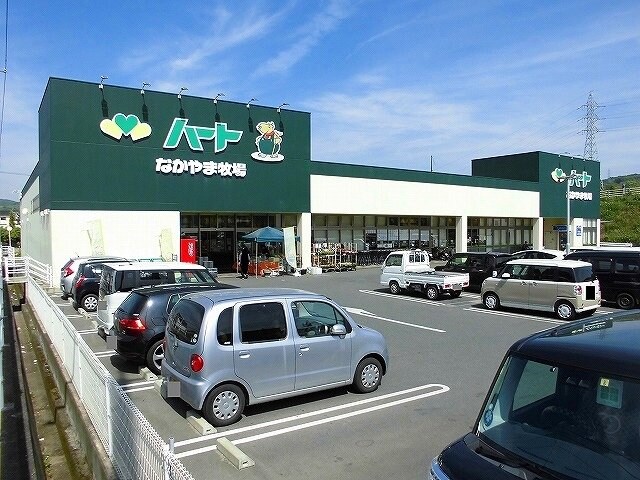 物件外観写真3　(ハート坪生店まで730m)