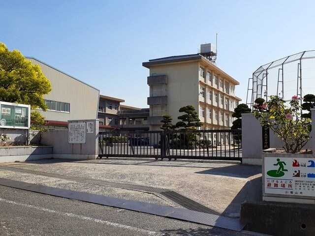 物件外観写真4　(福山市立東朋中学校まで1600m)