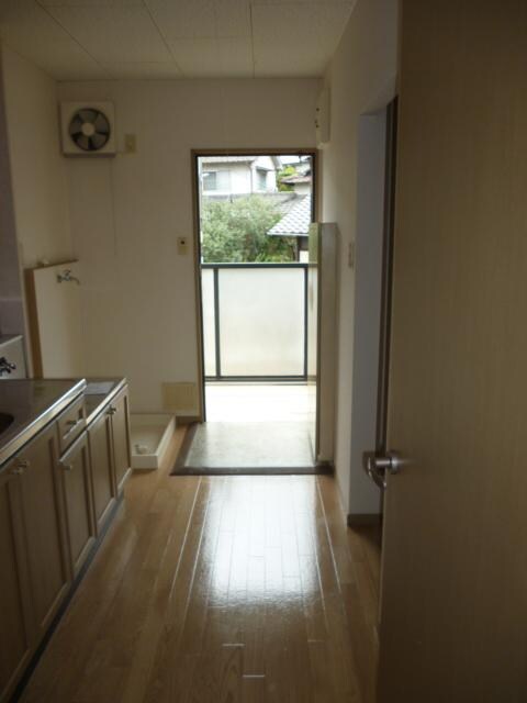 物件内観写真4　(玄関)