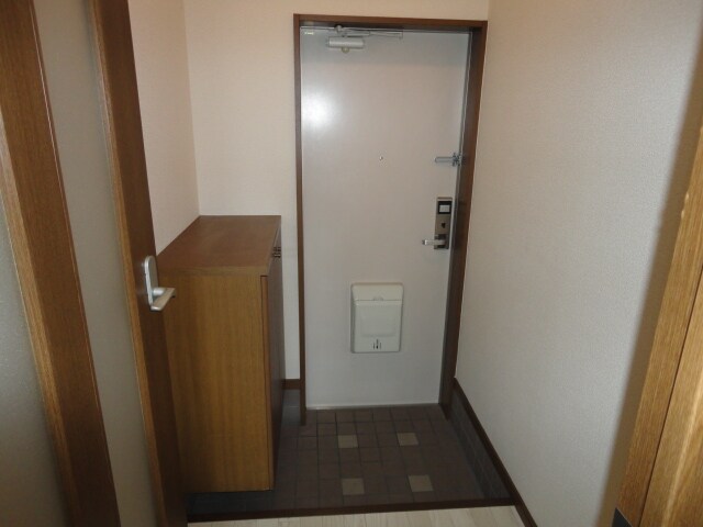 物件内観写真18　(玄関)