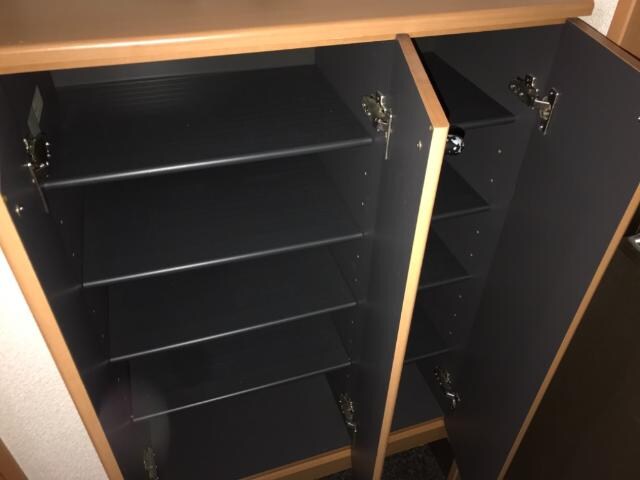 物件内観写真18　(下駄箱)