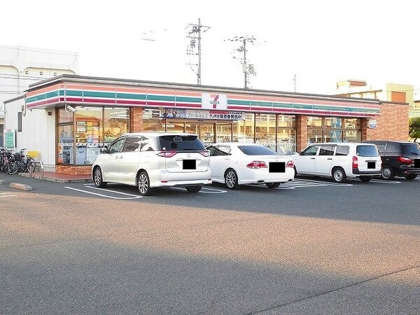 周辺環境(セブンイレブン南手城4丁目店まで350m)