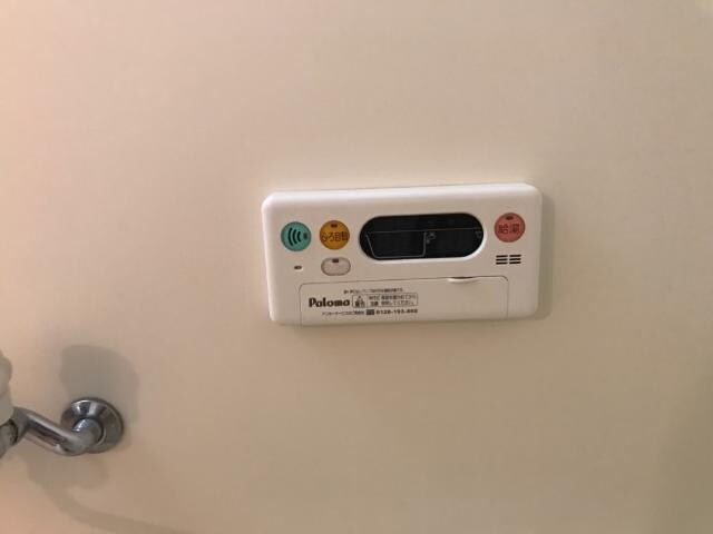 物件内観写真22　(給湯器リモコン)