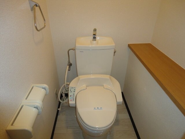 物件内観写真10　(シャワー付トイレ)