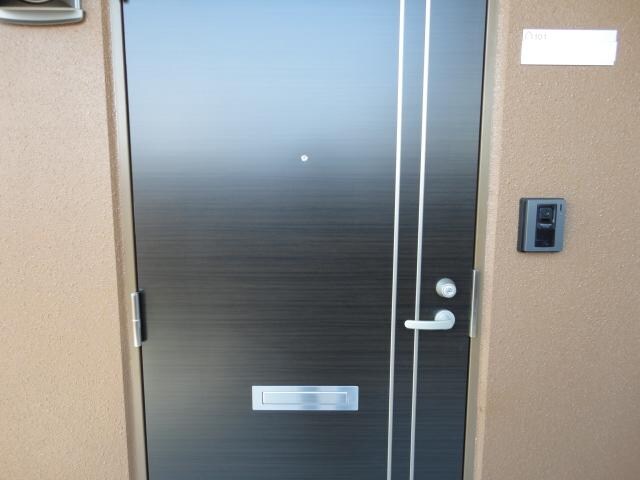 物件外観写真2　(玄関)