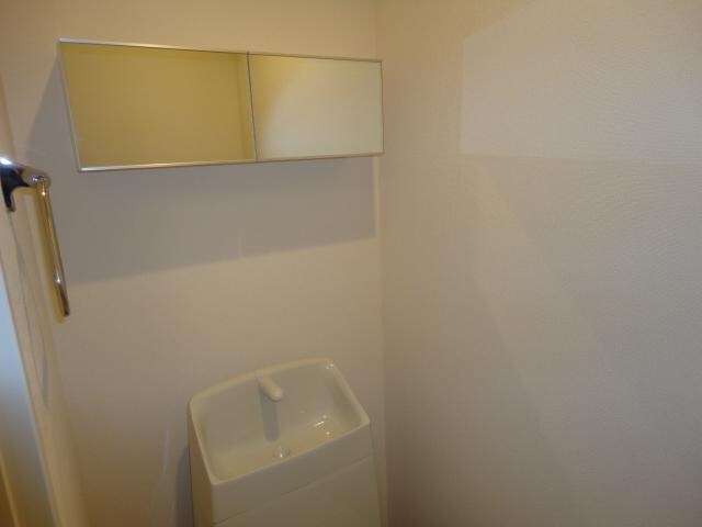 物件内観写真22　(トイレ収納)