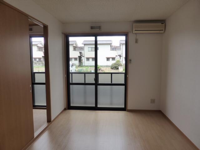 物件内観写真3　(洋室)