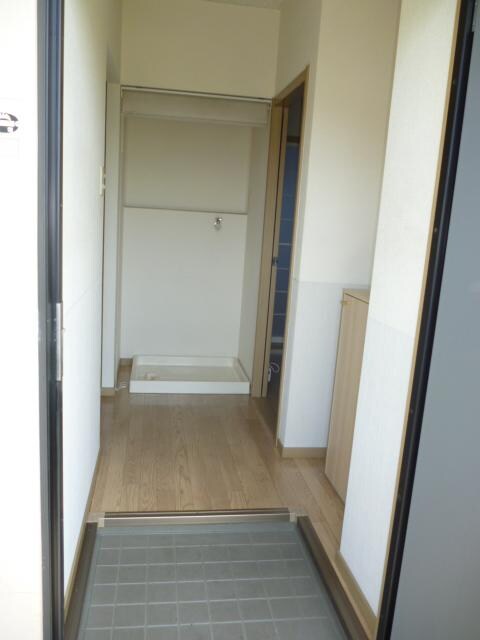 物件内観写真10　(玄関)
