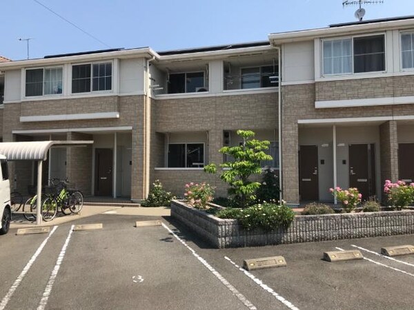 駐車場(外観写真（昼）)