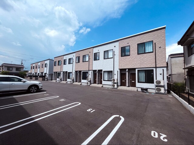 物件外観写真4　(カースペースがあります)