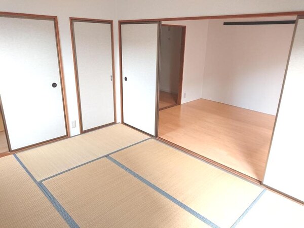 ベッドルーム(103号室写真使用)