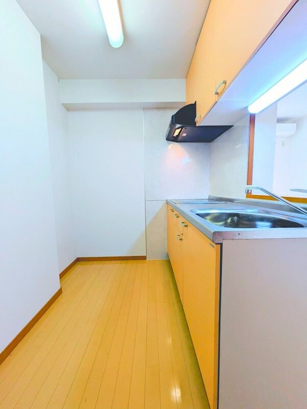 物件内観写真3　(202号室の写真です。)