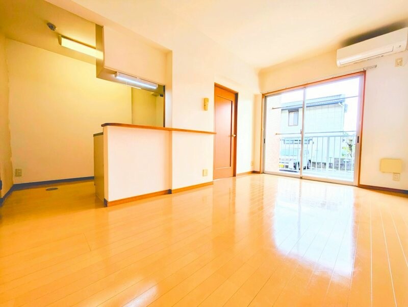 物件内観写真4　(202号室の写真です。)