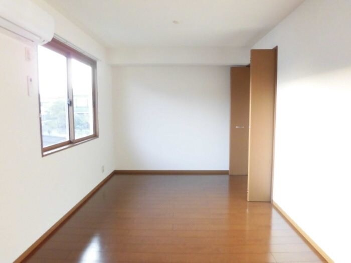 物件内観写真2　(同タイプのお部屋の写真です。)