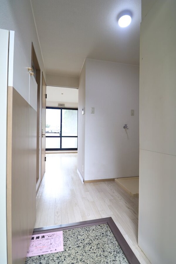 玄関(同間取り102号室です。)