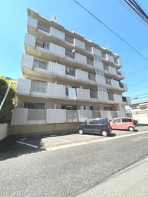 鹿児島市電２系統 純心学園前駅 5階建 築42年の外観写真