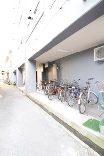 鹿児島市電２系統 高見橋駅 9階建 築41年の外観写真